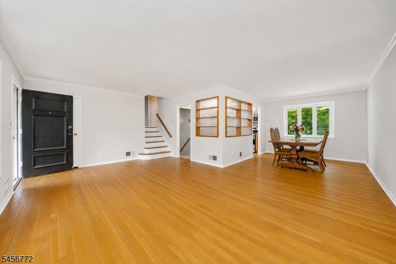 43 Roosevelt Ave Property Photo 8