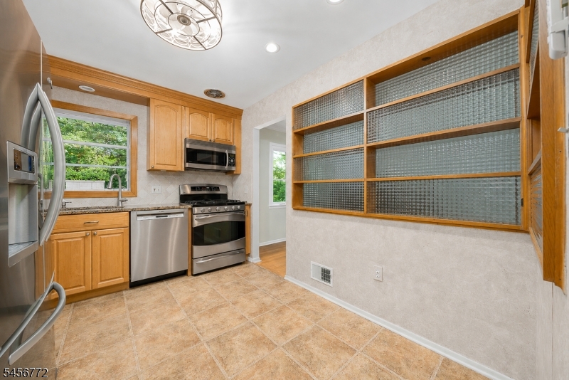 43 Roosevelt Ave Property Photo 9