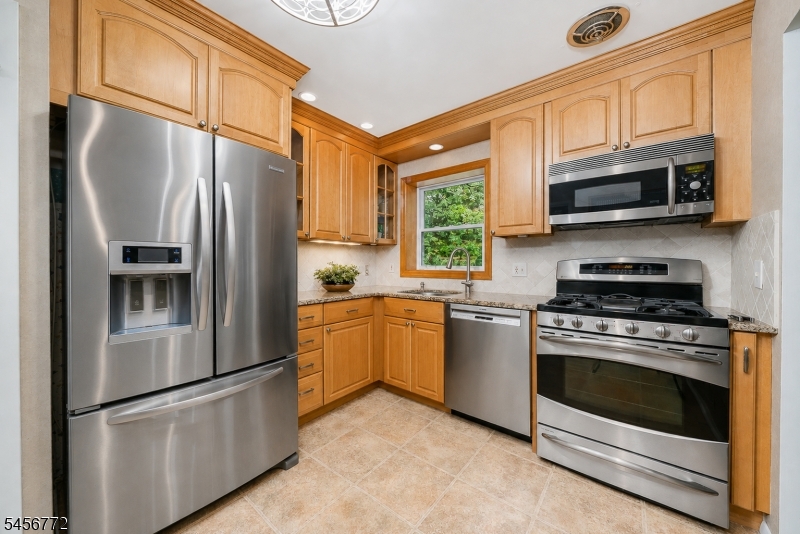 43 Roosevelt Ave Property Photo 12