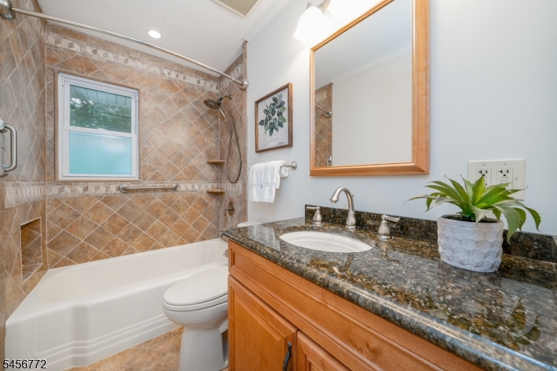 43 Roosevelt Ave Property Photo 21
