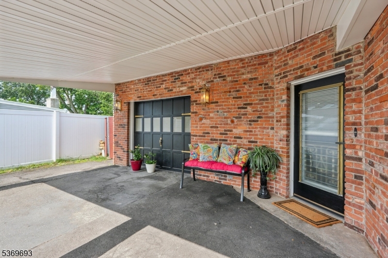 20 Leonard Ter Property Photo 23