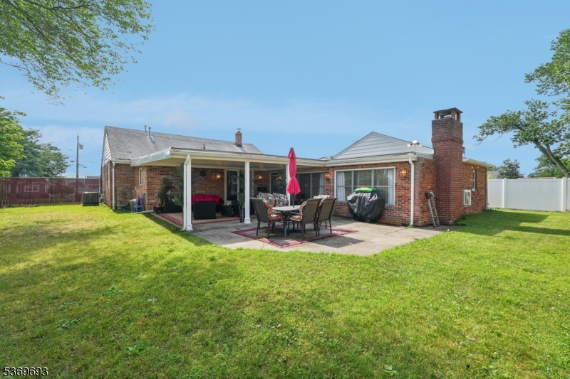 20 Leonard Ter Property Photo 27