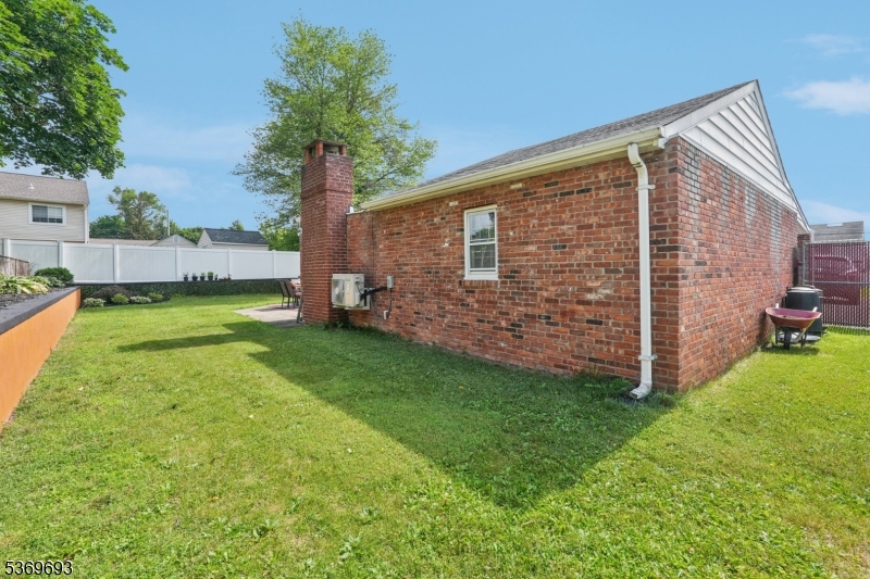 20 Leonard Ter Property Photo 28