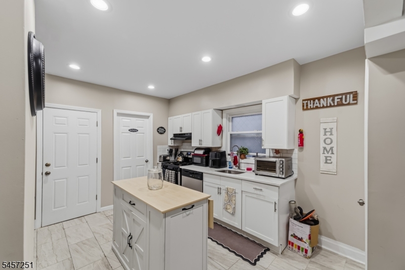 69 Oakland Ter Property Photo 12