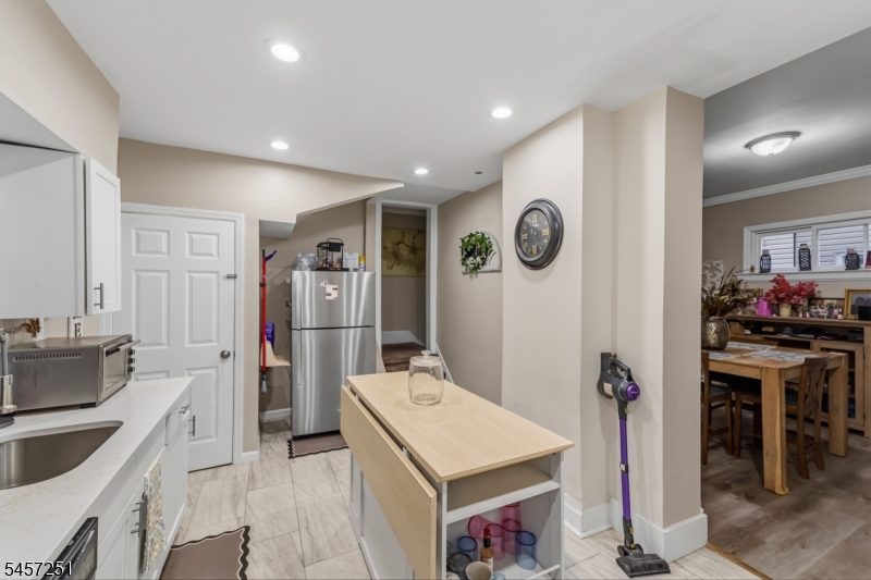 69 Oakland Ter Property Photo 13