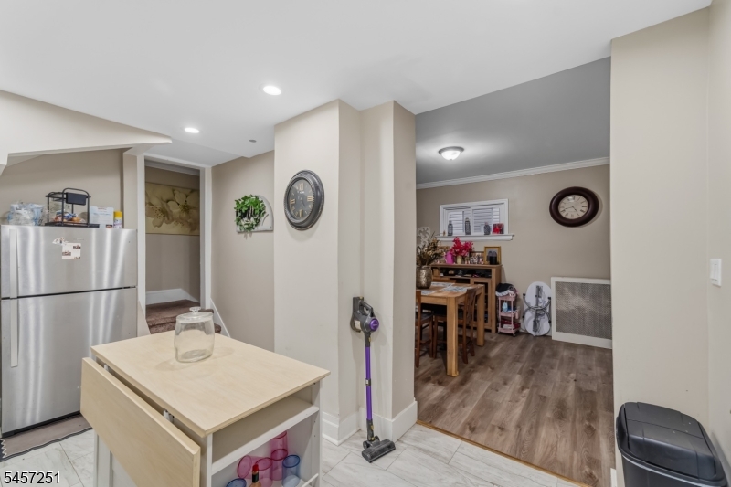 69 Oakland Ter Property Photo 15