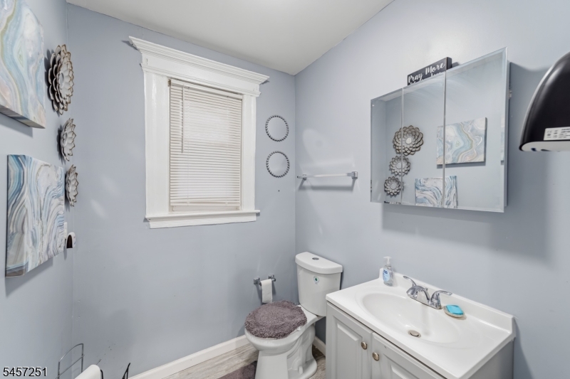69 Oakland Ter Property Photo 16