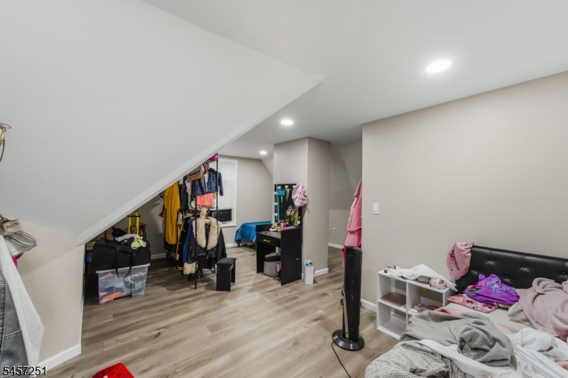 69 Oakland Ter Property Photo 21