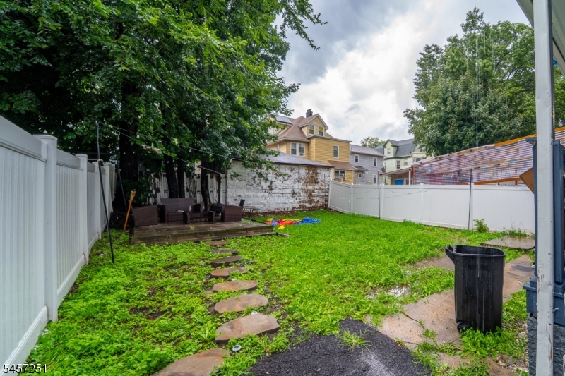 69 Oakland Ter Property Photo 24