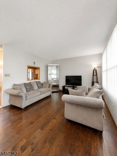 417 Madison Ave Property Photo 8