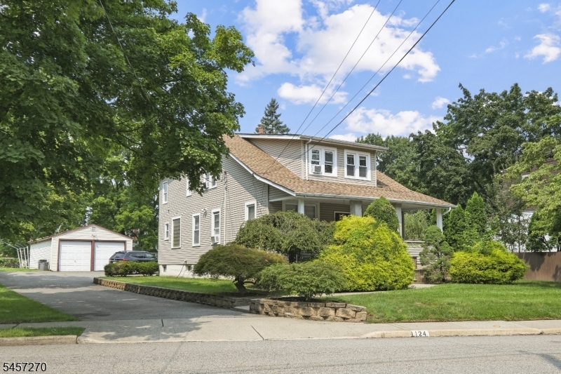 124 Weinmanns Blvd 2 Property Photo 2