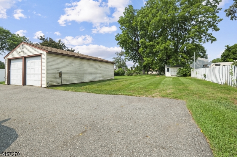 124 Weinmanns Blvd 2 Property Photo 11