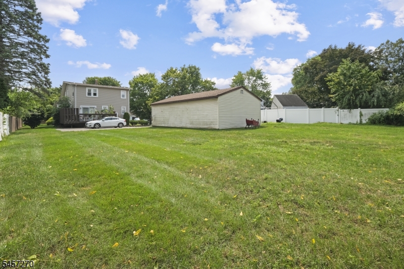 124 Weinmanns Blvd 2 Property Photo 12