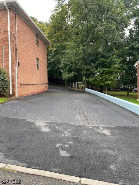2 Colonial Dr J Property Photo 3