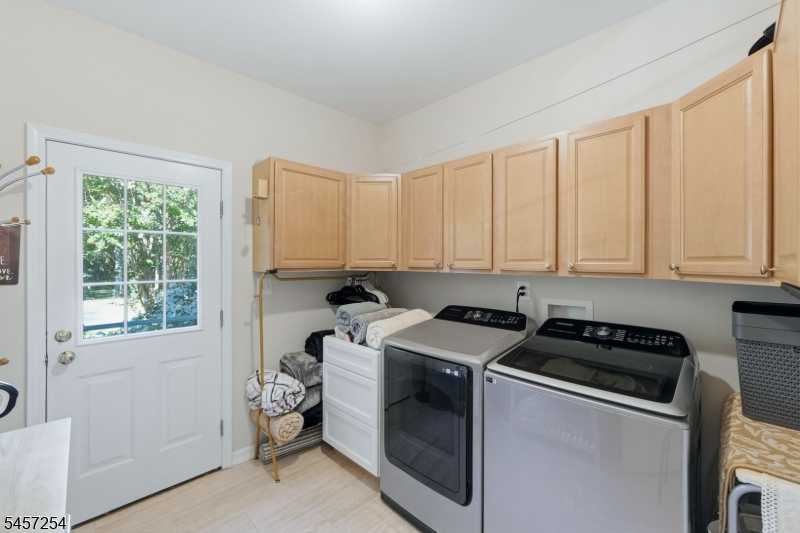 2 Butternut Ln Property Photo 18