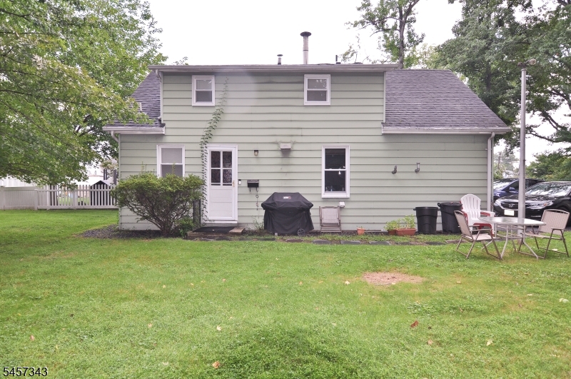 331 Center St 3 Property Photo 1
