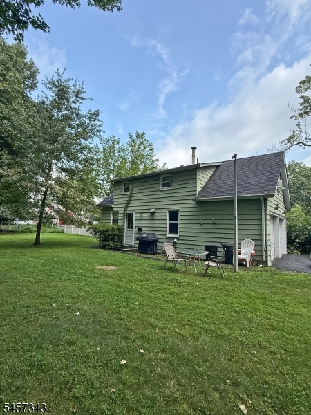 331 Center St 3 Property Photo 3