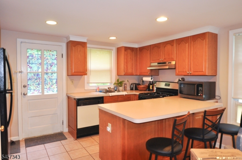 331 Center St 3 Property Photo 4