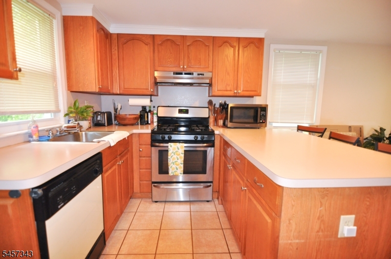 331 Center St 3 Property Photo 5