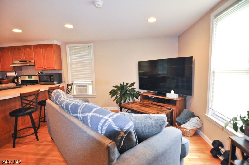 331 Center St 3 Property Photo 7
