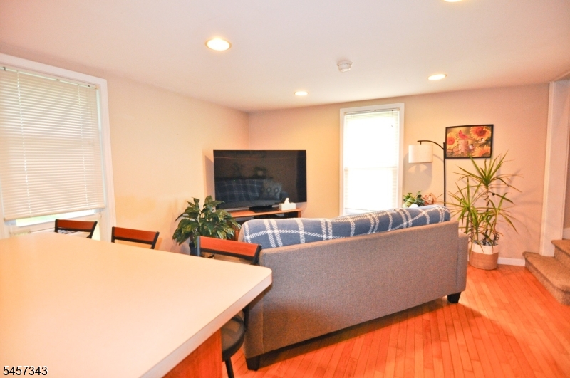 331 Center St 3 Property Photo 8