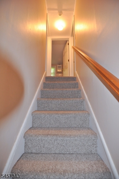 331 Center St 3 Property Photo 9