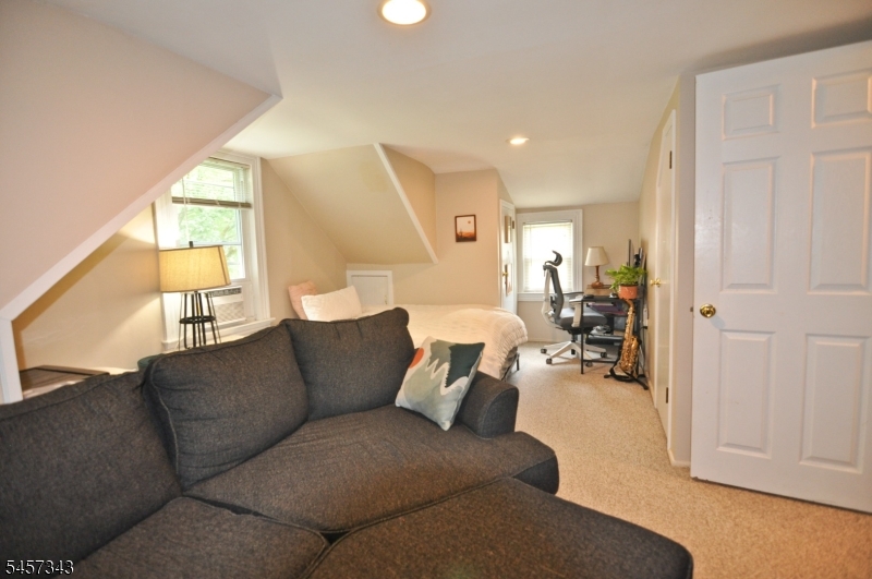 331 Center St 3 Property Photo 10