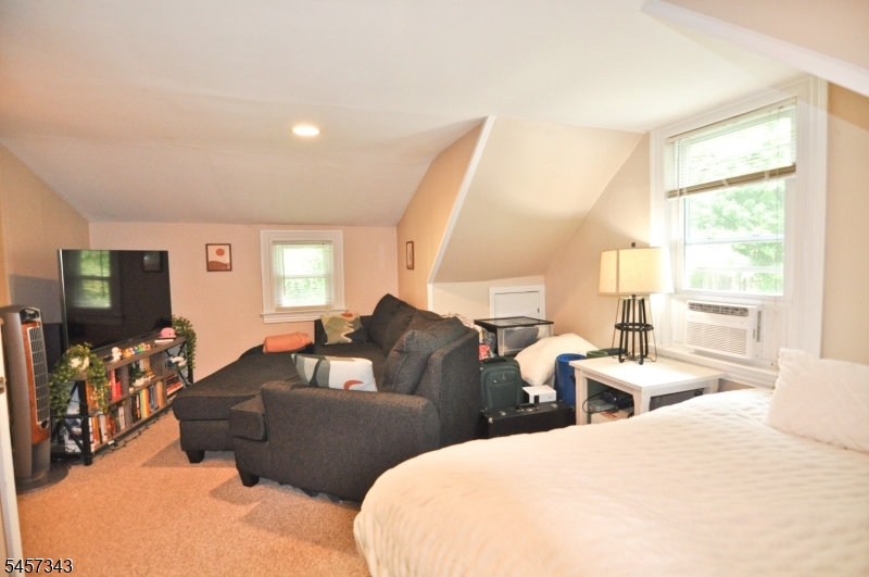331 Center St 3 Property Photo 11