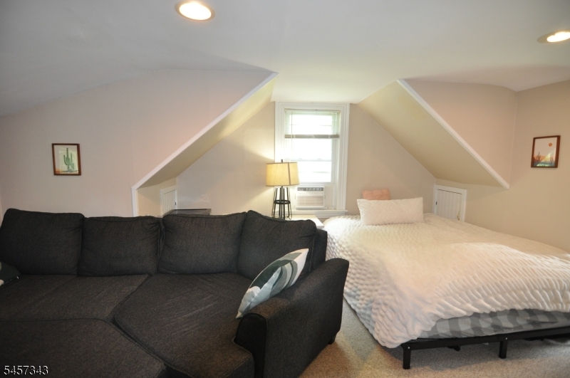 331 Center St 3 Property Photo 12