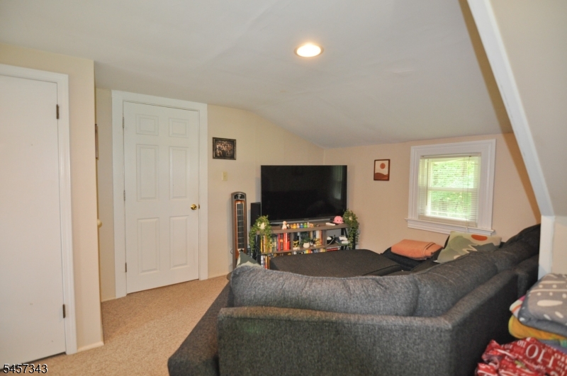 331 Center St 3 Property Photo 13