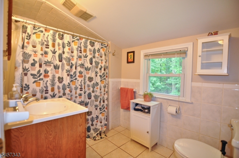 331 Center St 3 Property Photo 14