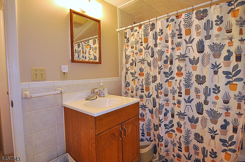 331 Center St 3 Property Photo 15