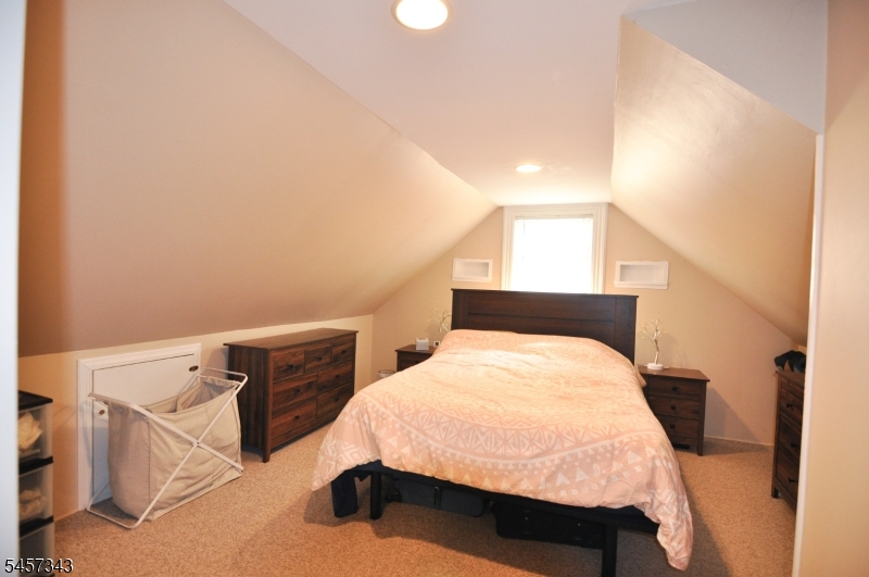 331 Center St 3 Property Photo 16
