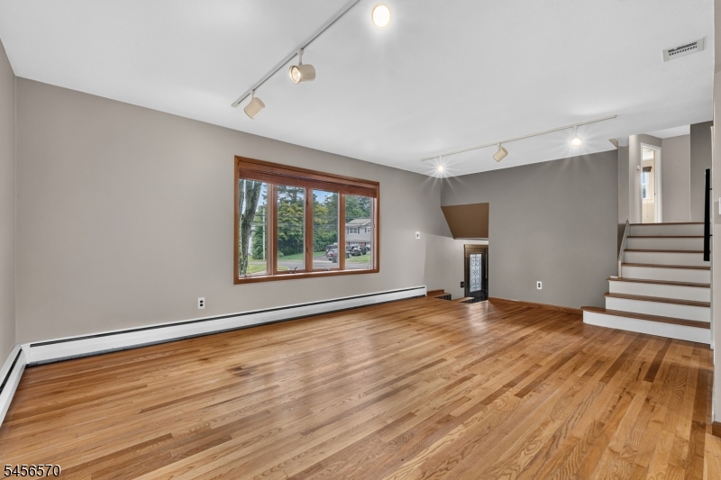 42 Hanover Pl Property Photo 6