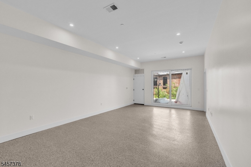 127 South Ave 203 Property Photo 4