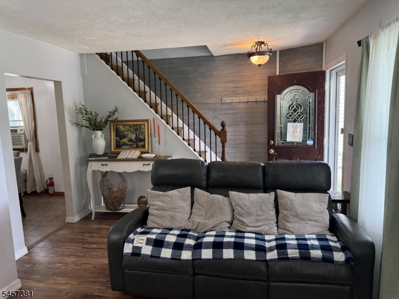 60 Willet St Property Photo 1