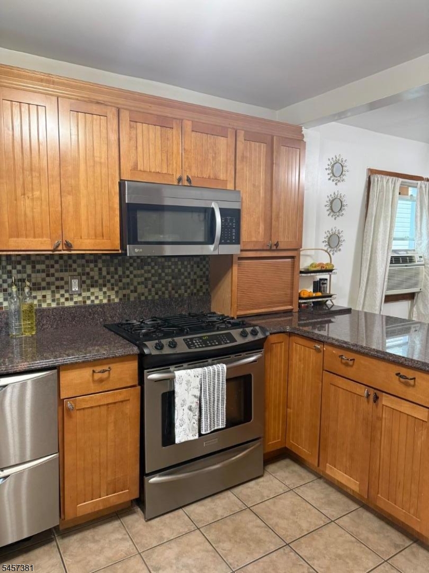 60 Willet St Property Photo 12