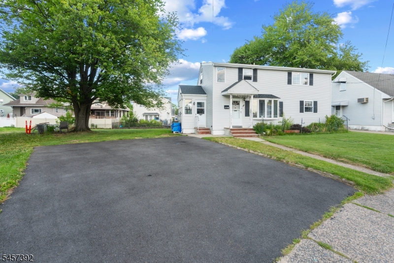 92 Anderson Ave Property Photo 2