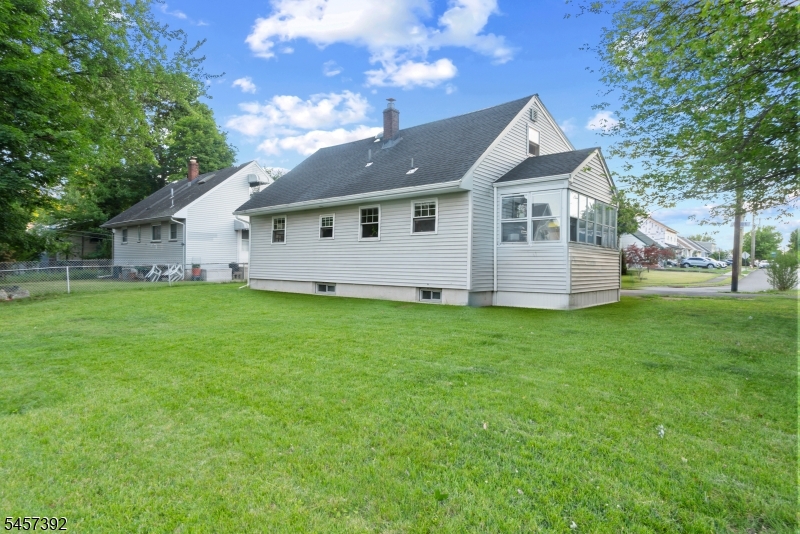 92 Anderson Ave Property Photo 33