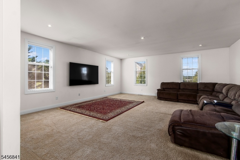 5 Pfrommer Ave Property Photo 10