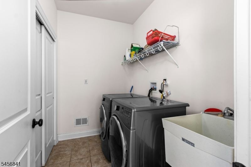 5 Pfrommer Ave Property Photo 13