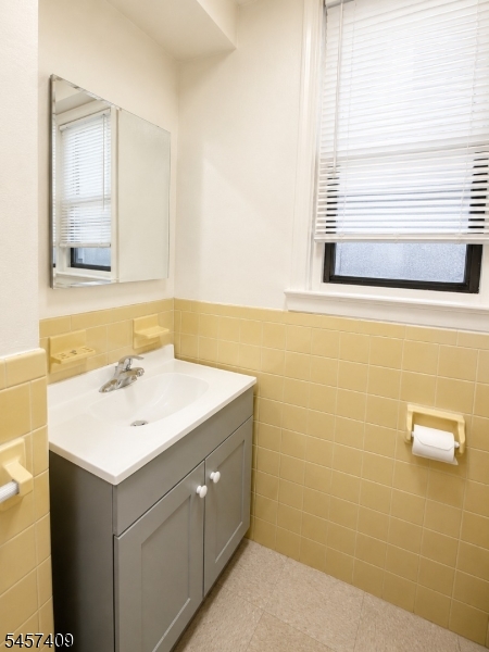 12 E 42nd St Property Photo 8