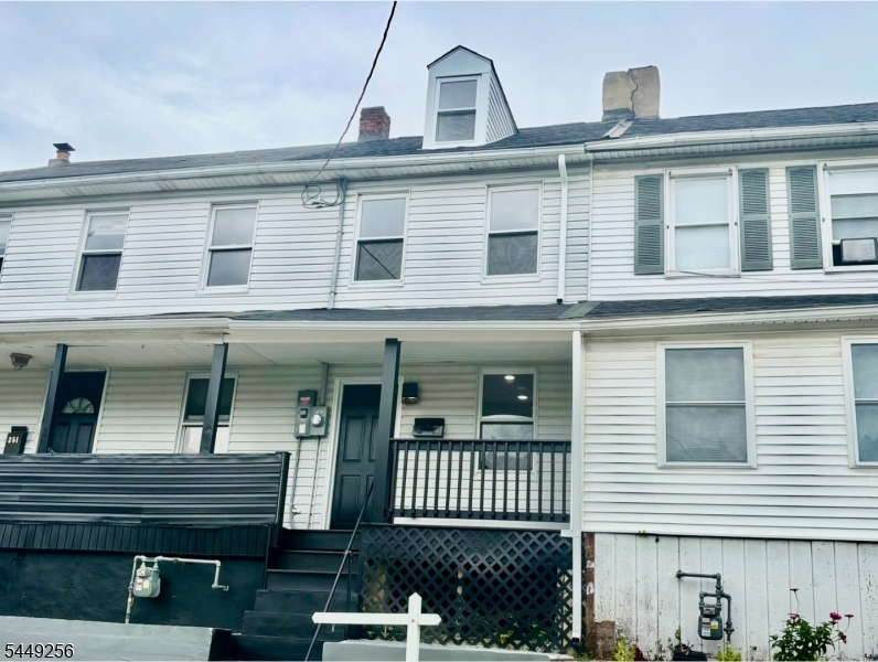 253 Washington St Property Photo 1
