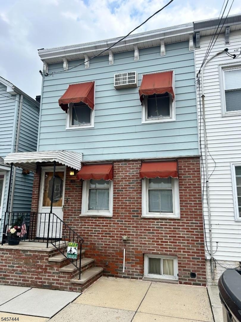 63 Garrison St Property Photo 1