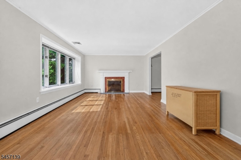 204 Hillside Ave Property Photo 3