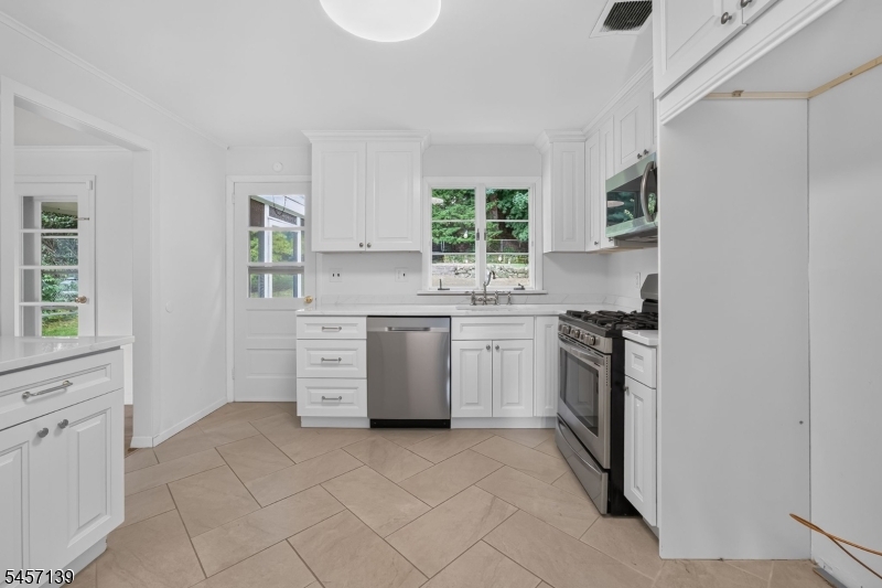 204 Hillside Ave Property Photo 12