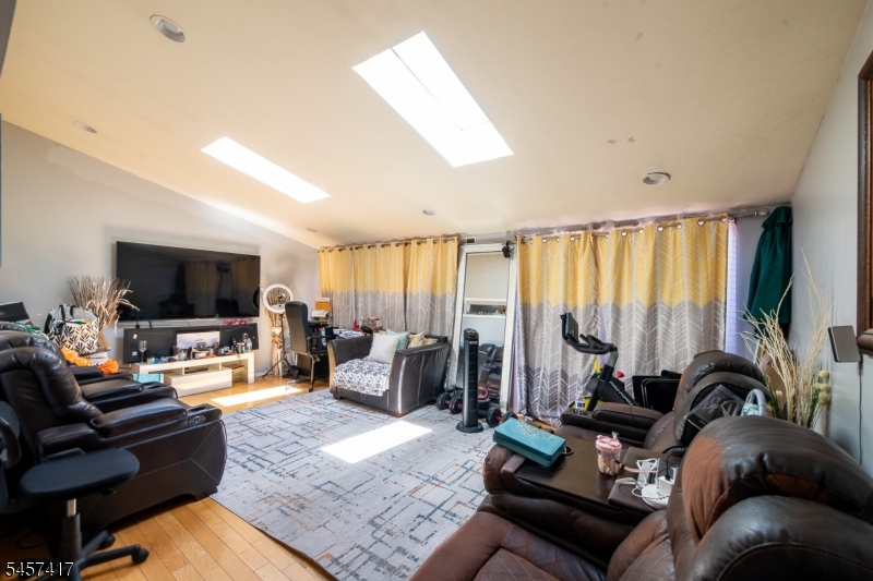 233 Nesbit Ter Property Photo 2