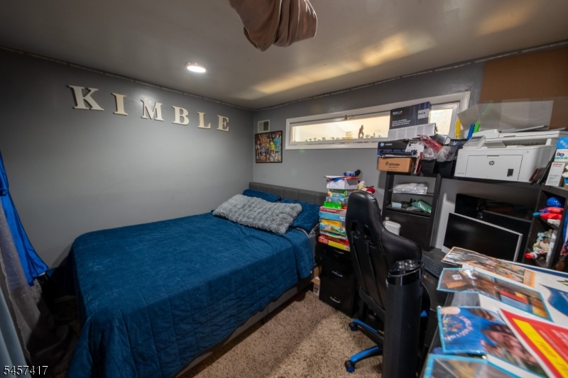 233 Nesbit Ter Property Photo 7