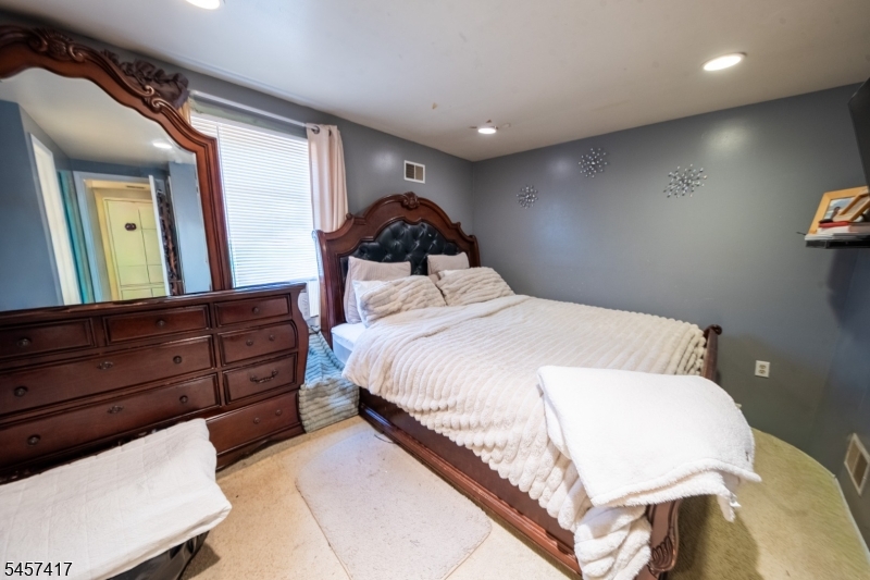 233 Nesbit Ter Property Photo 10