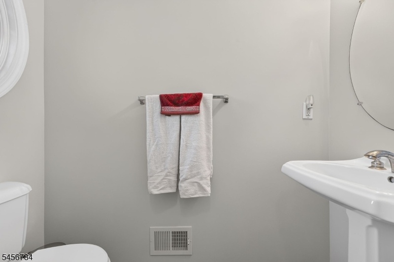 7 Pinehurst Cir Property Photo 3